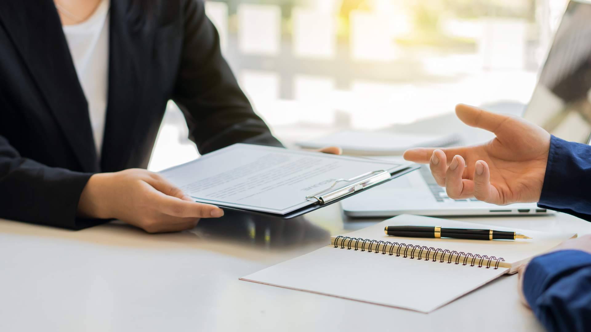 Contratar a un abogado de Ancla Abogados puede ayudar a las personas que han sido despedidas de forma injusta