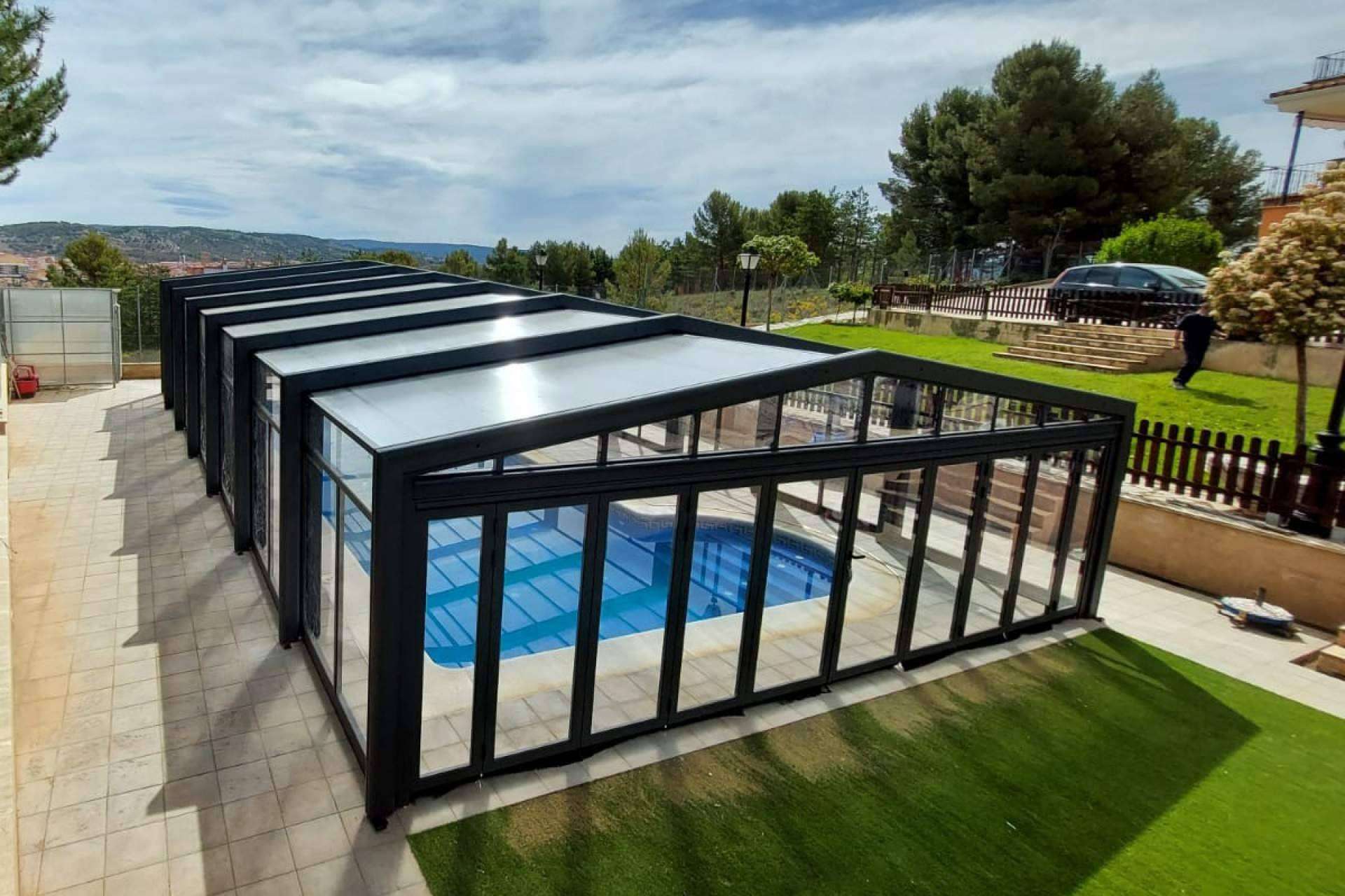 COVERTTO ofrece cubiertas para piscinas en aluminio
