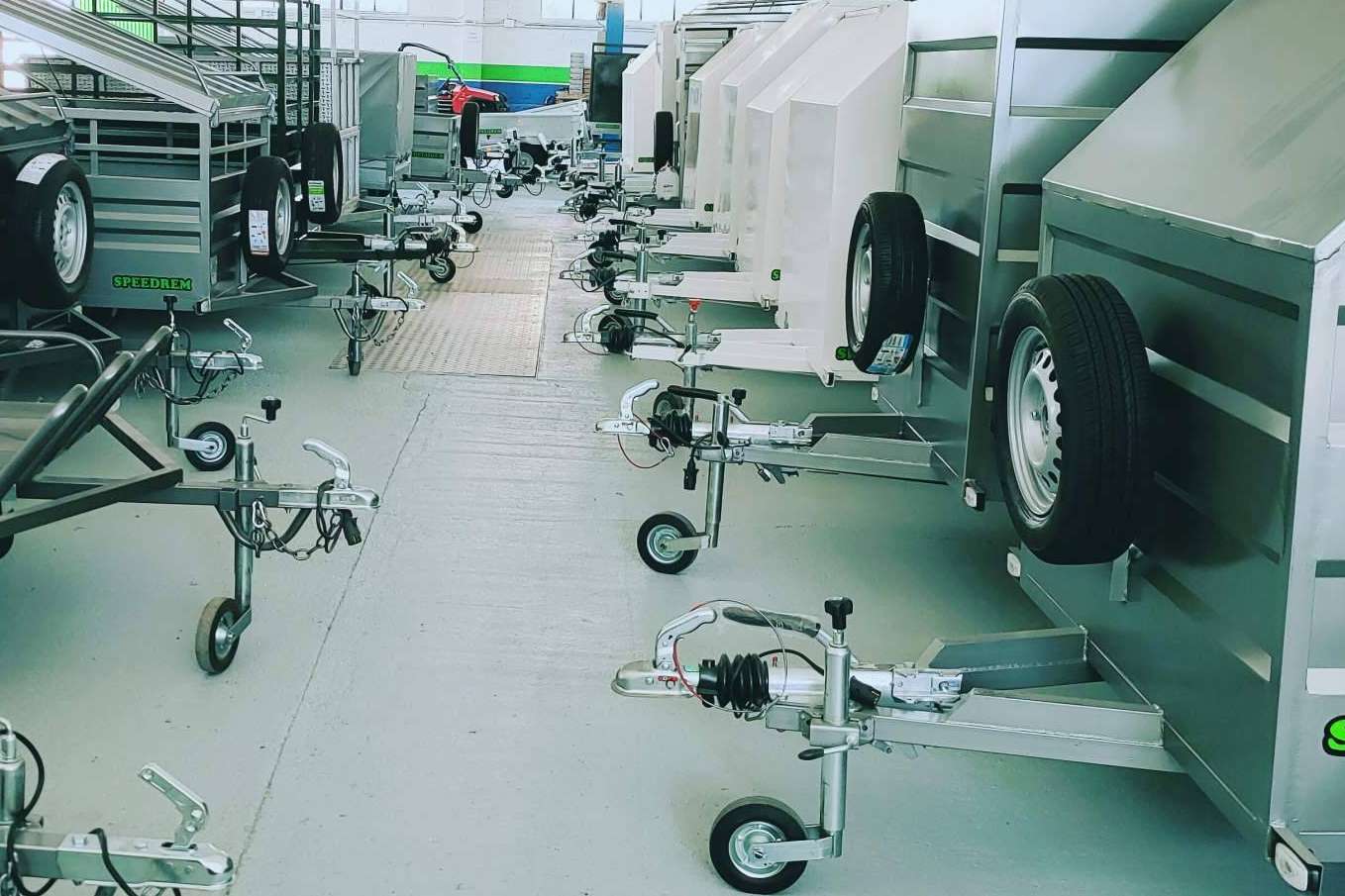 Adquirir remolques portavehículos de la mano de la empresa Speedrem