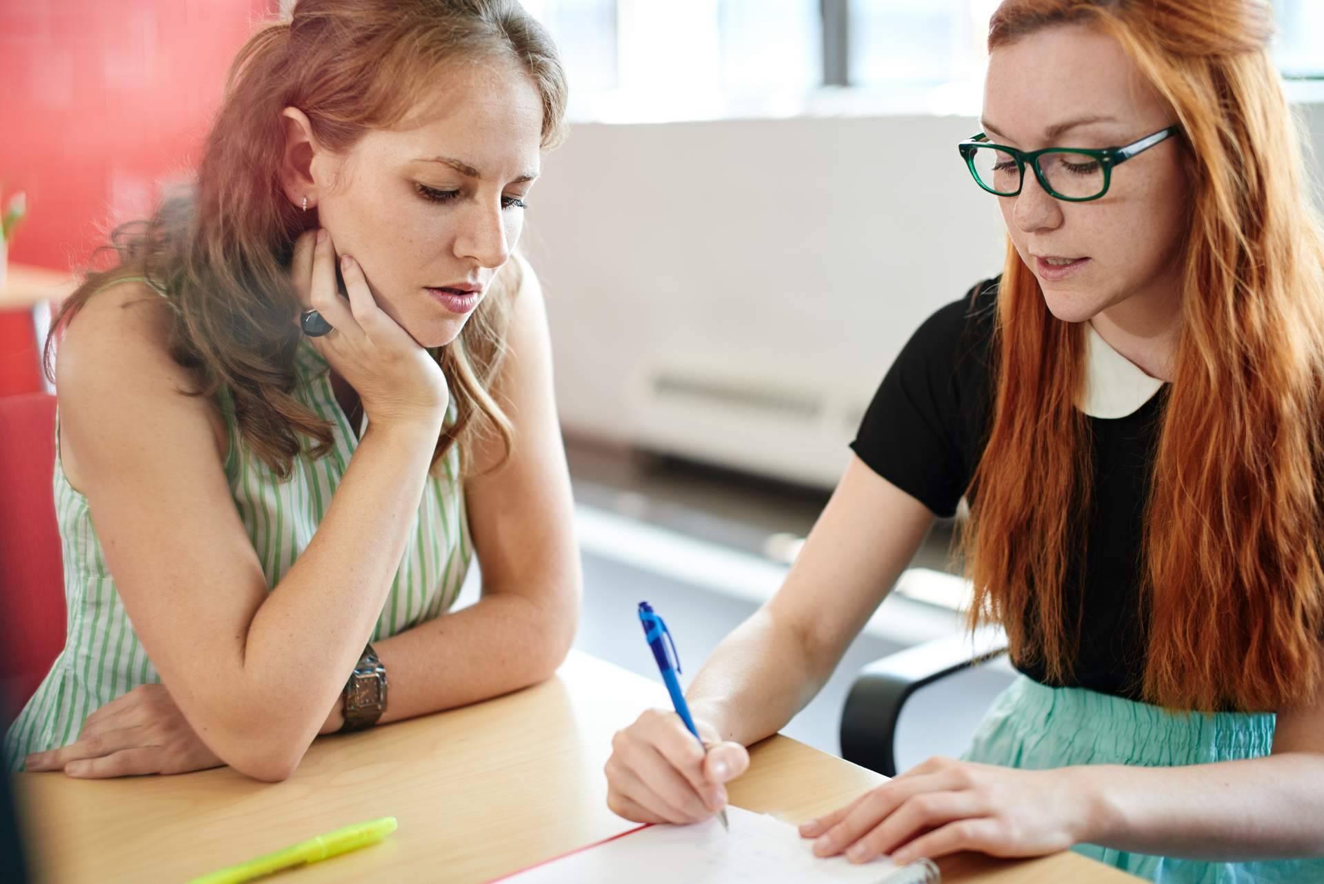 La Academia de Inglés ofrece preparación de exámenes oficiales de Cambrigde en grupo online y en clase particular online o presencial a domicilio