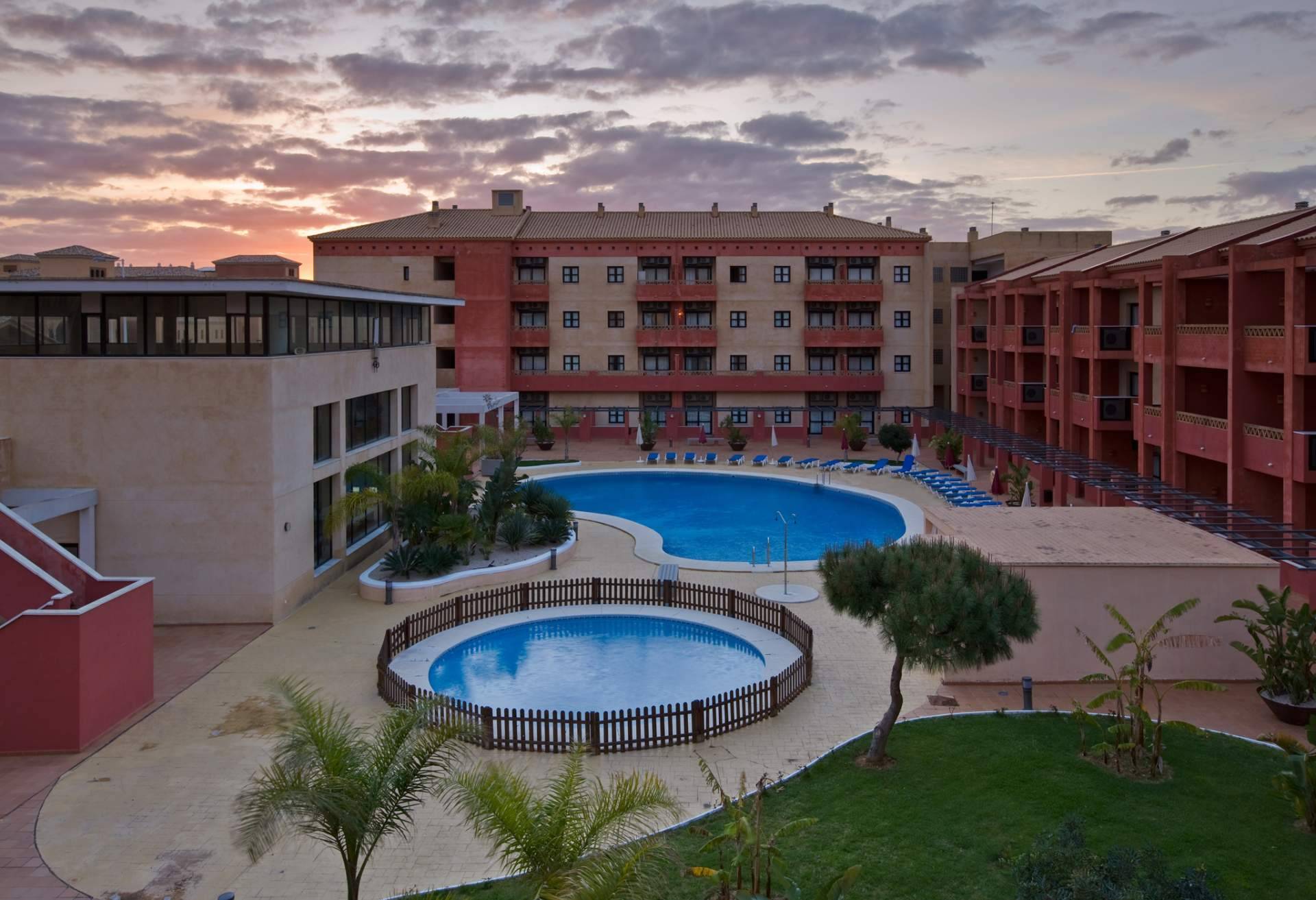 Bazán Abogados ofrece asesoría sobre la propiedad horizontal y piscinas comunitarias