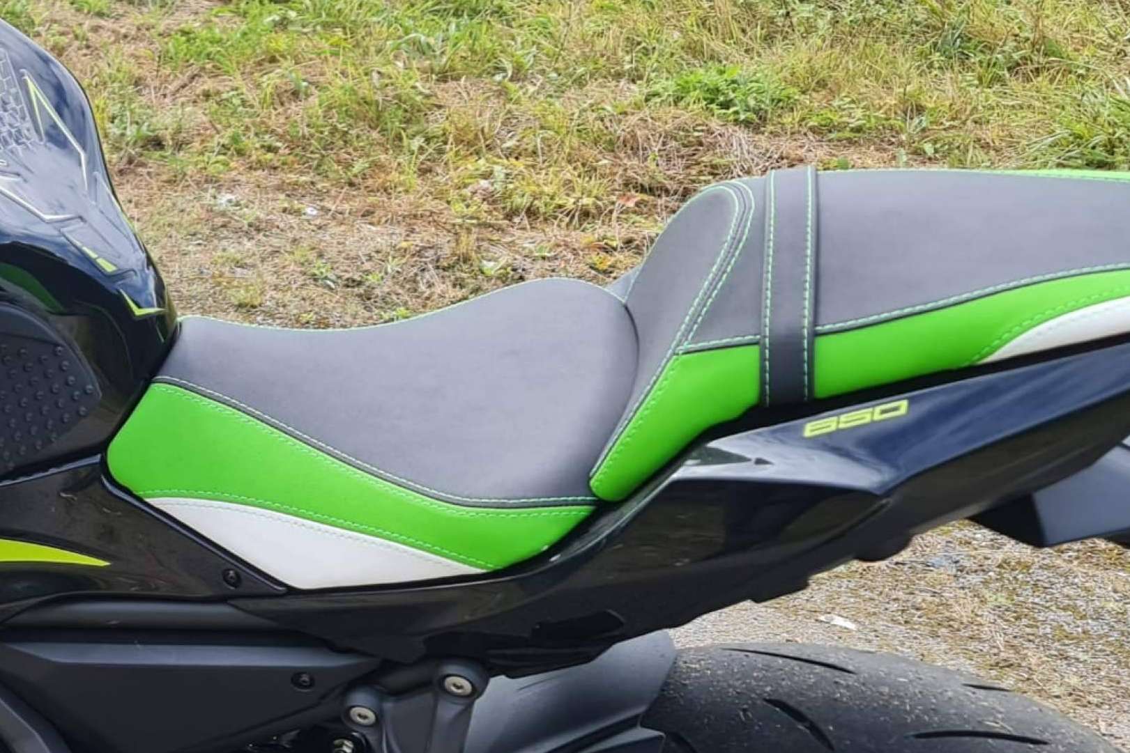 JM-Fundas ofrece la posibilidad de tapizar asiento moto