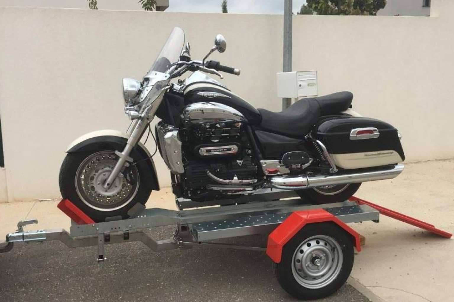 Buscoremolque, la empresa que brinda múltiples soluciones para transportar una moto