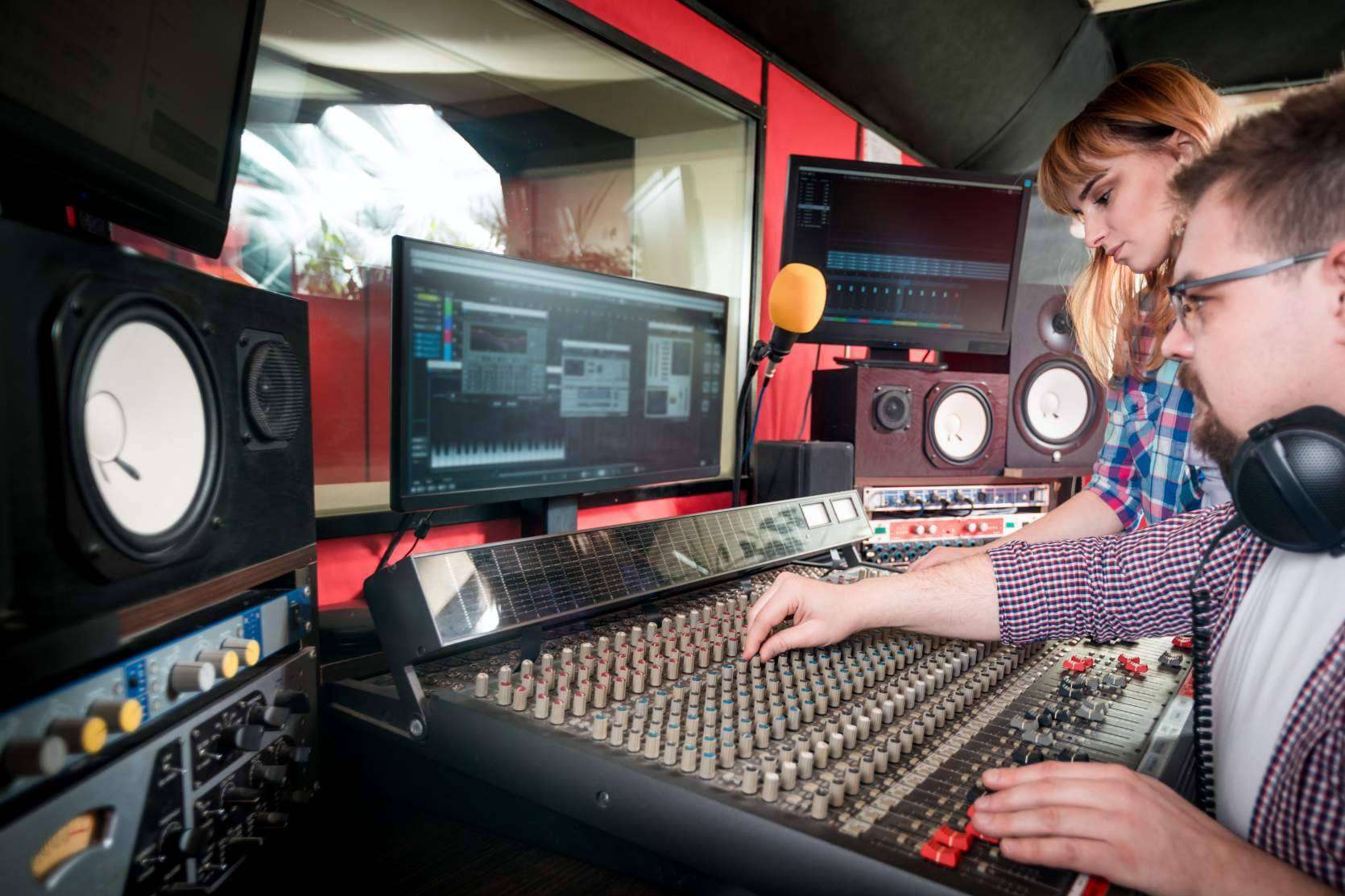 Los podcasts corporativos son una nueva tendencia de marketing entre las marcas y empresas