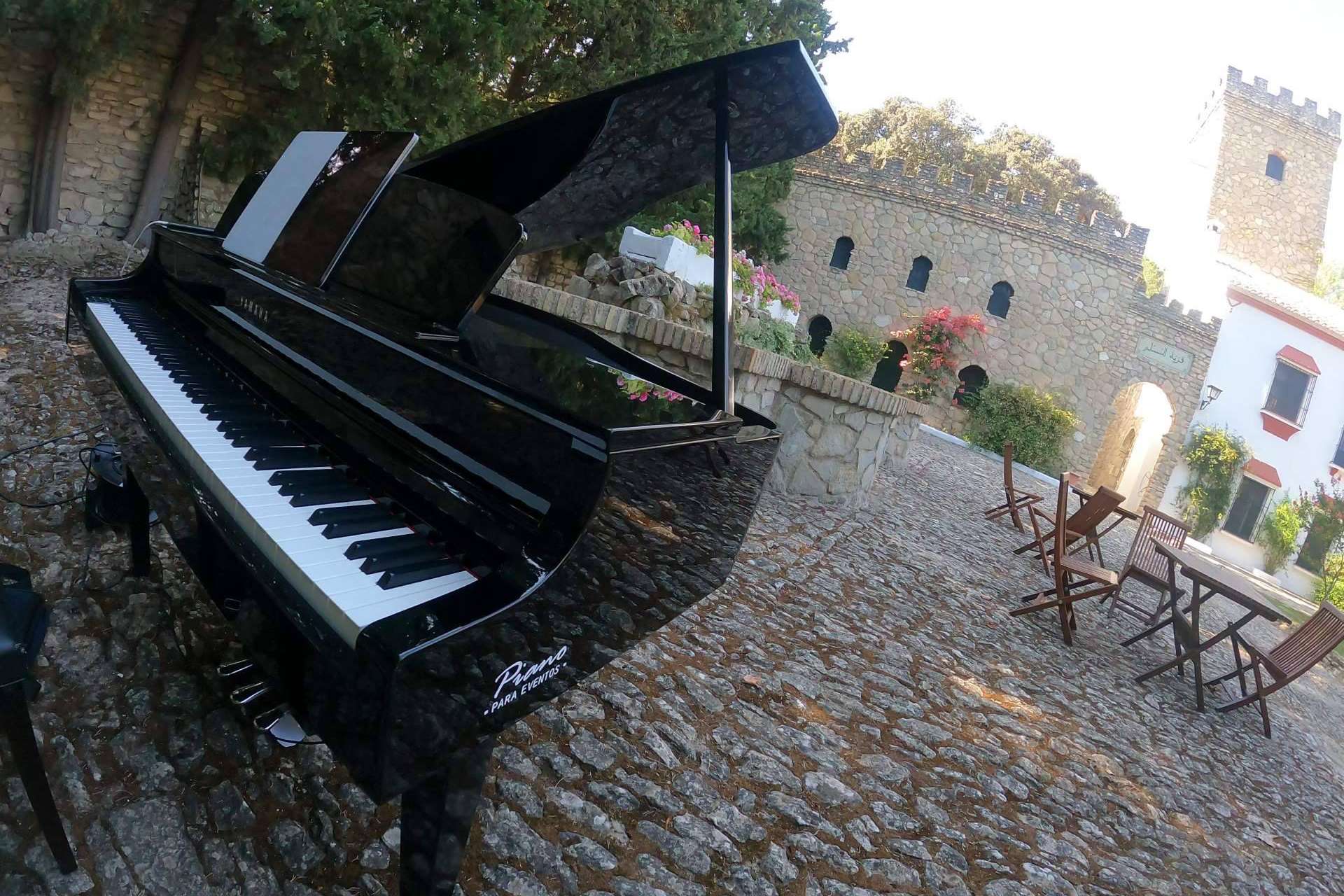 La música de piano en las bodas, de la mano de Piano para Eventos, es una tendencia que aviva emociones