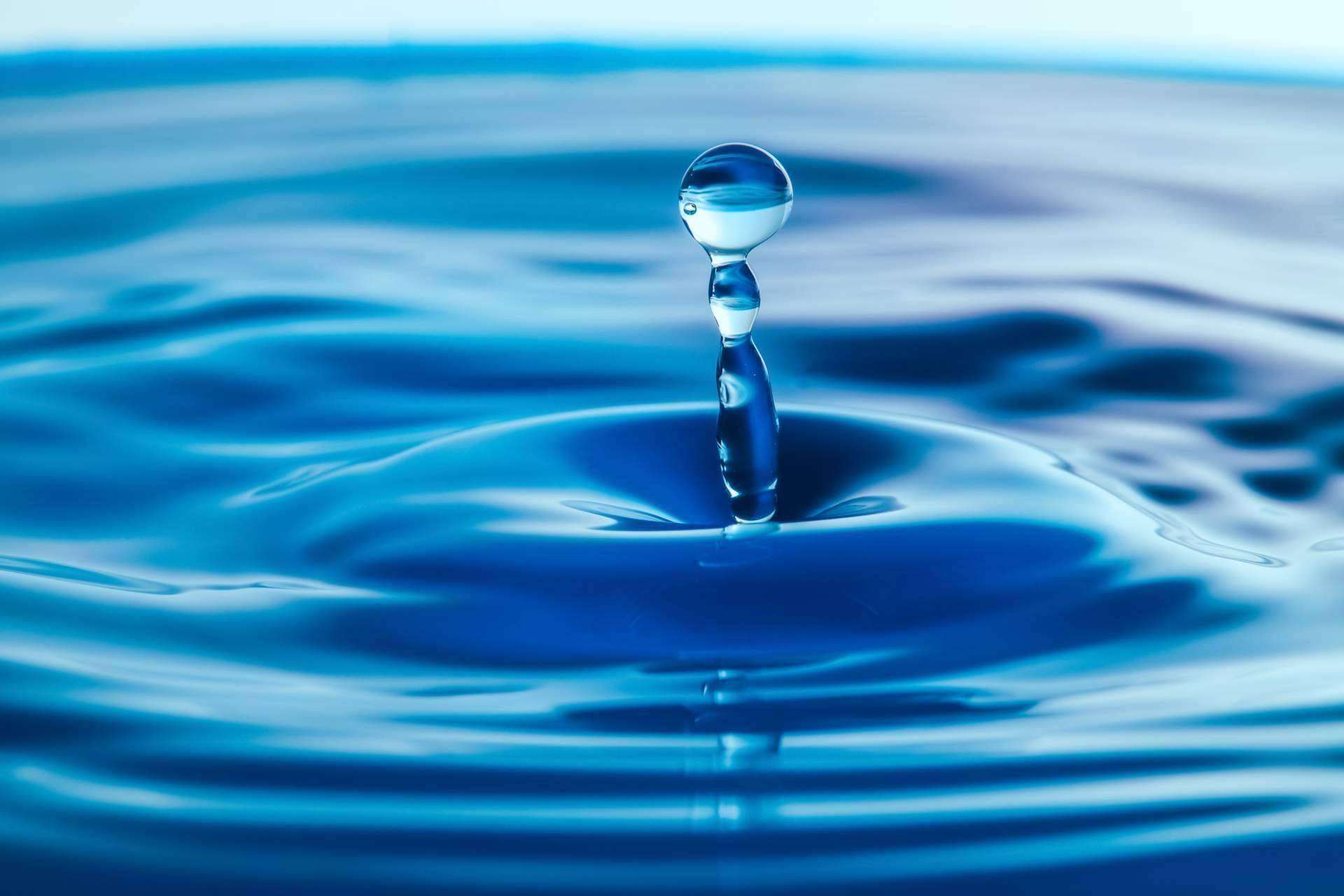 El agua de vida AyDoAgua llega para revertir la contaminación