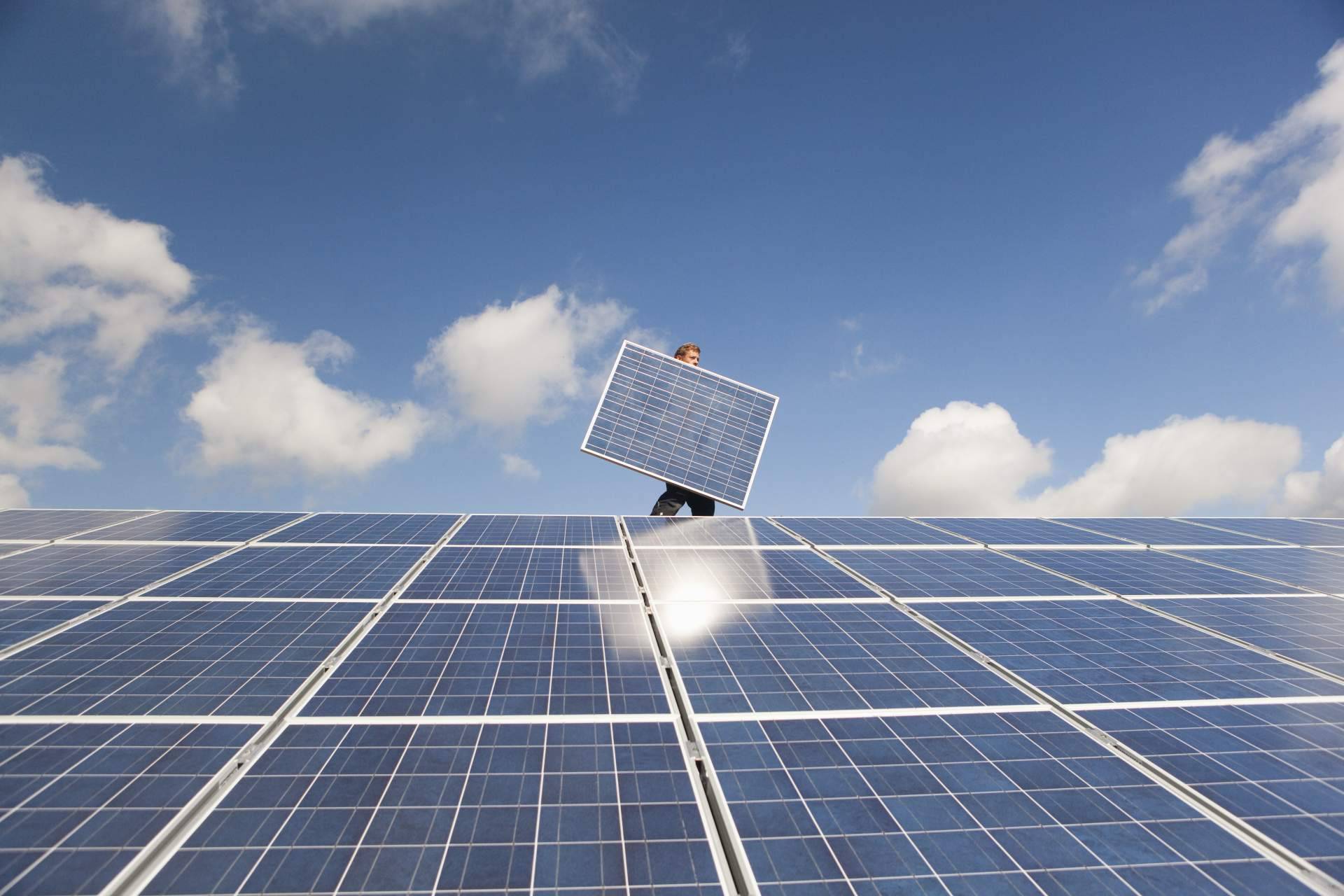 Placasolar.info destaca las subvenciones para la instalación de placas solares