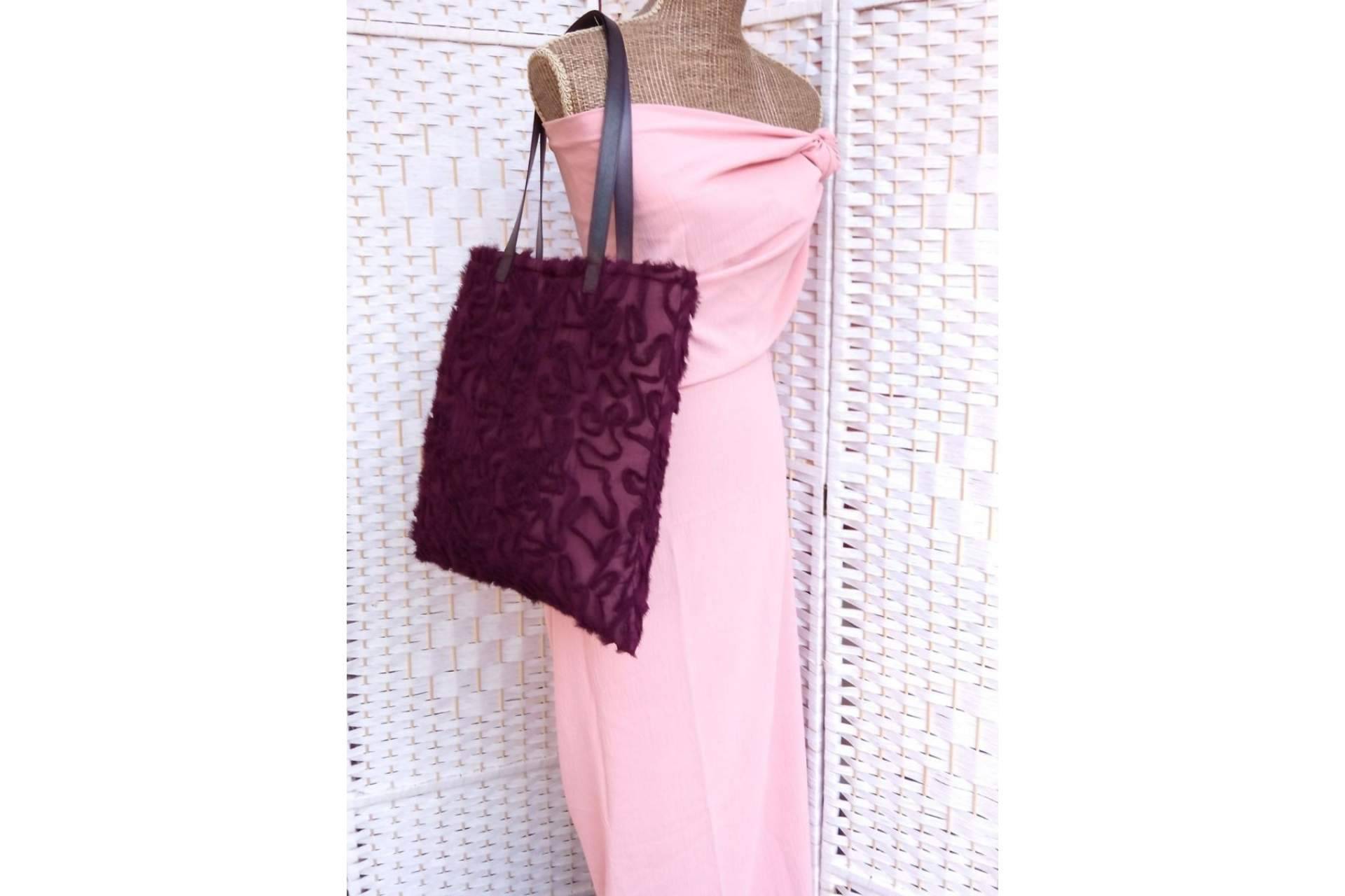 Una madre y su hija confeccionan bolsas de tela únicas y exclusivas de manera artesanal, en Inirt Atelier