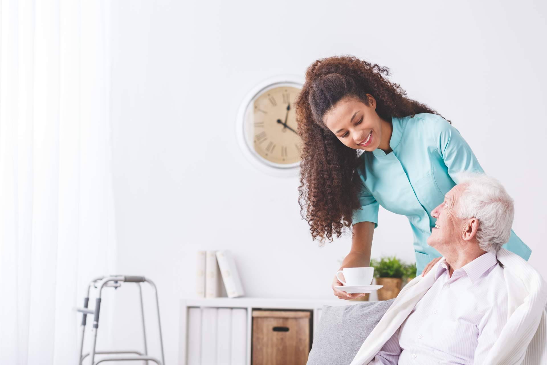 LineaMed, asistencia domiciliaria de excelencia en el cuidado de adultos mayores