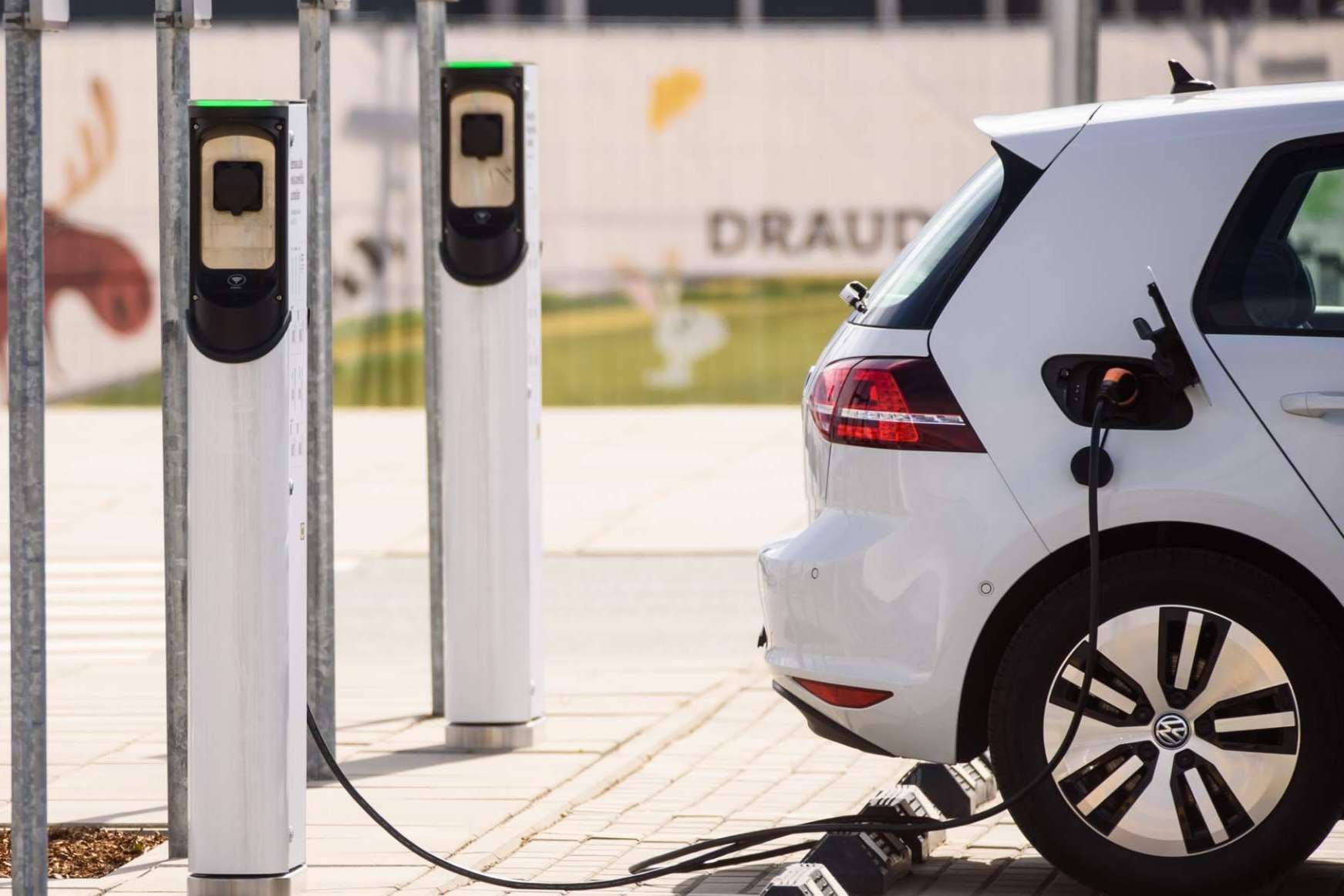 Smart Wallboxes apuesta por cargar el coche eléctrico en los parkings de las empresas para atraer a más clientes