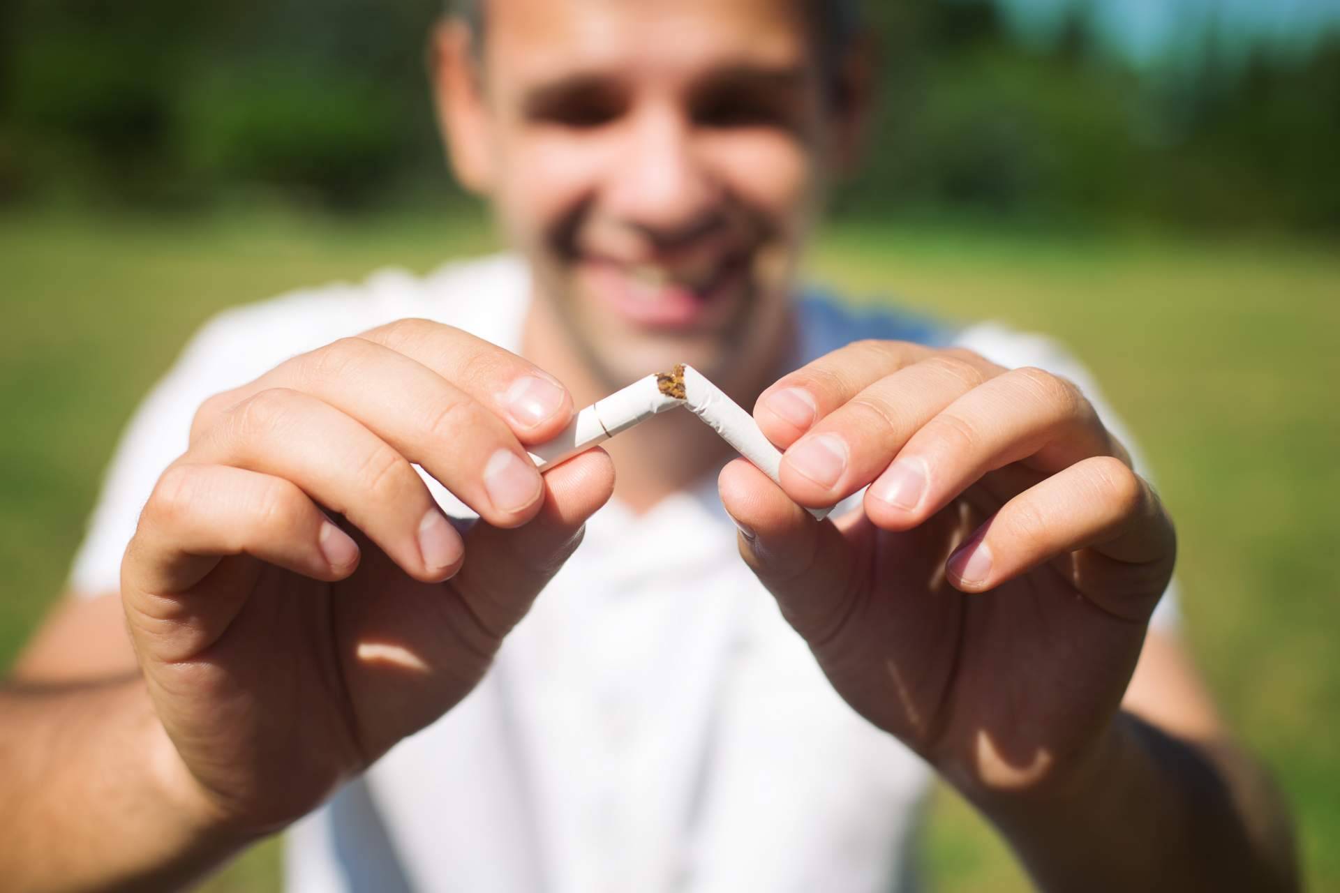 'Libre de tabaco', un libro para dejar de fumar