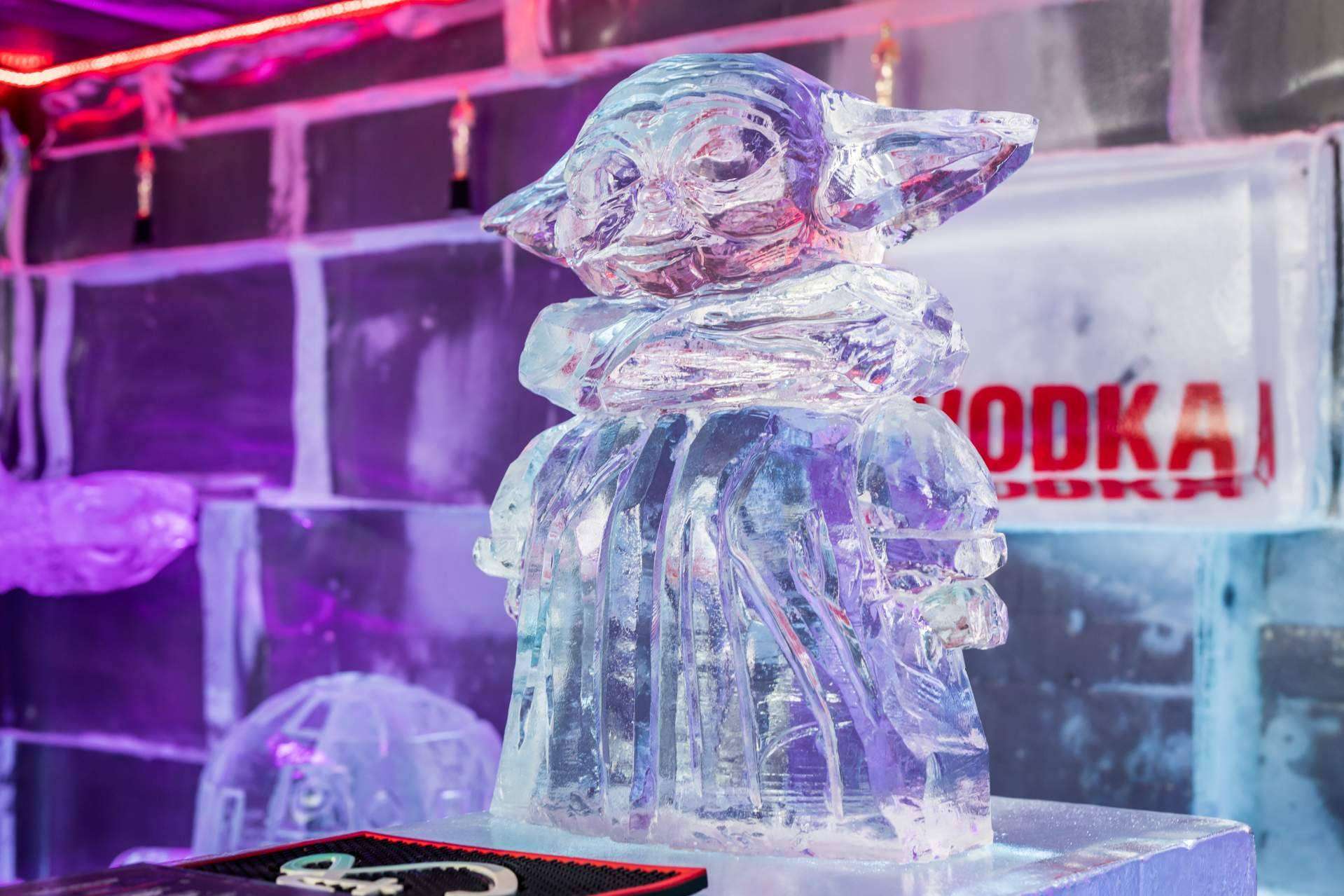 Las esculturas de hielo de la sala Ice Barcelona buscan rendir homenaje al mundo del cine
