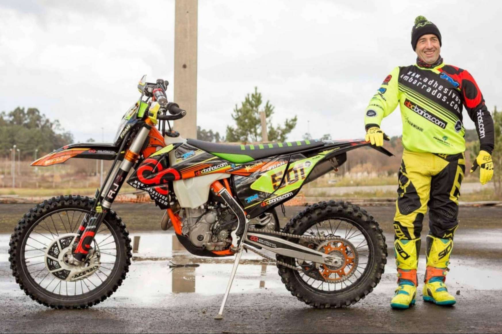 Adquirir vinilos para motos en ADHESIVOSEMBARRADOS