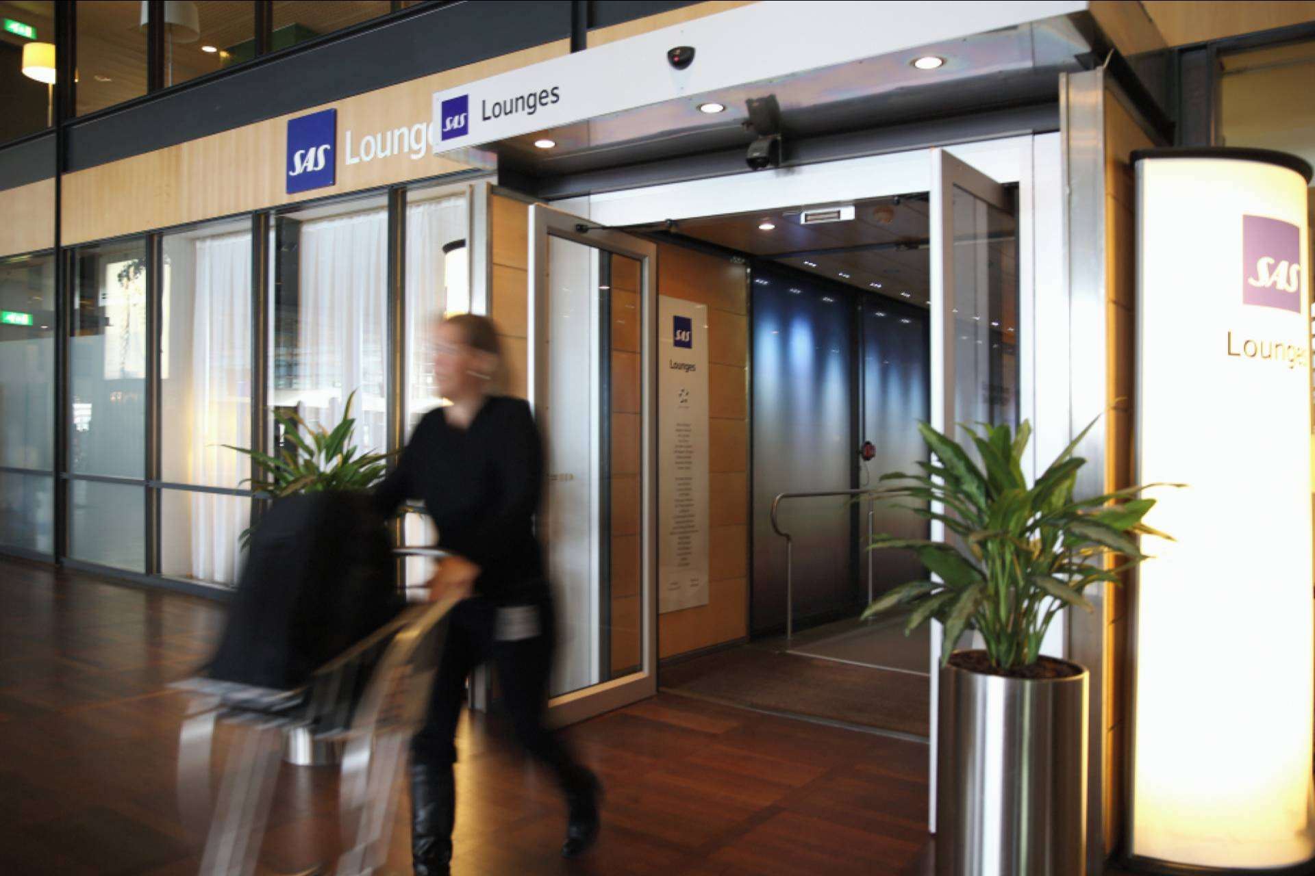 Las puertas automáticas facilitan el sector de transporte de pasajeros, por la firma ASSA ABLOY