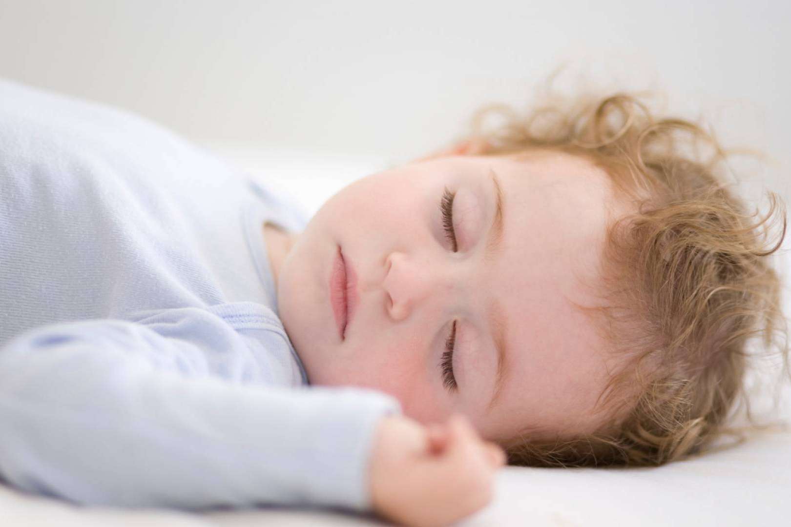 La fisiopediatra especializada en neurodesarrollo Laura Paz alerta sobre los daños que técnicas de adiestramiento del sueño suponen para los niños