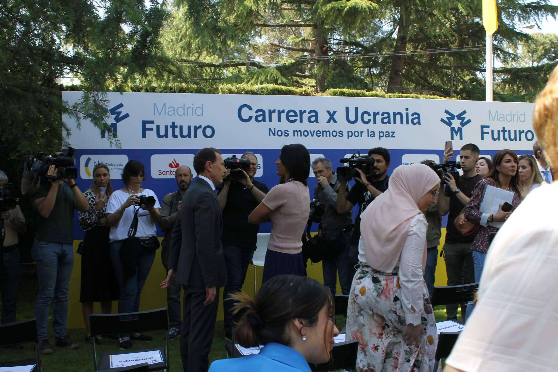 ‘Madrid Futuro x Ucrania’. Las embajadas se suman a la marcha benéﬁca de 5 km por la paz