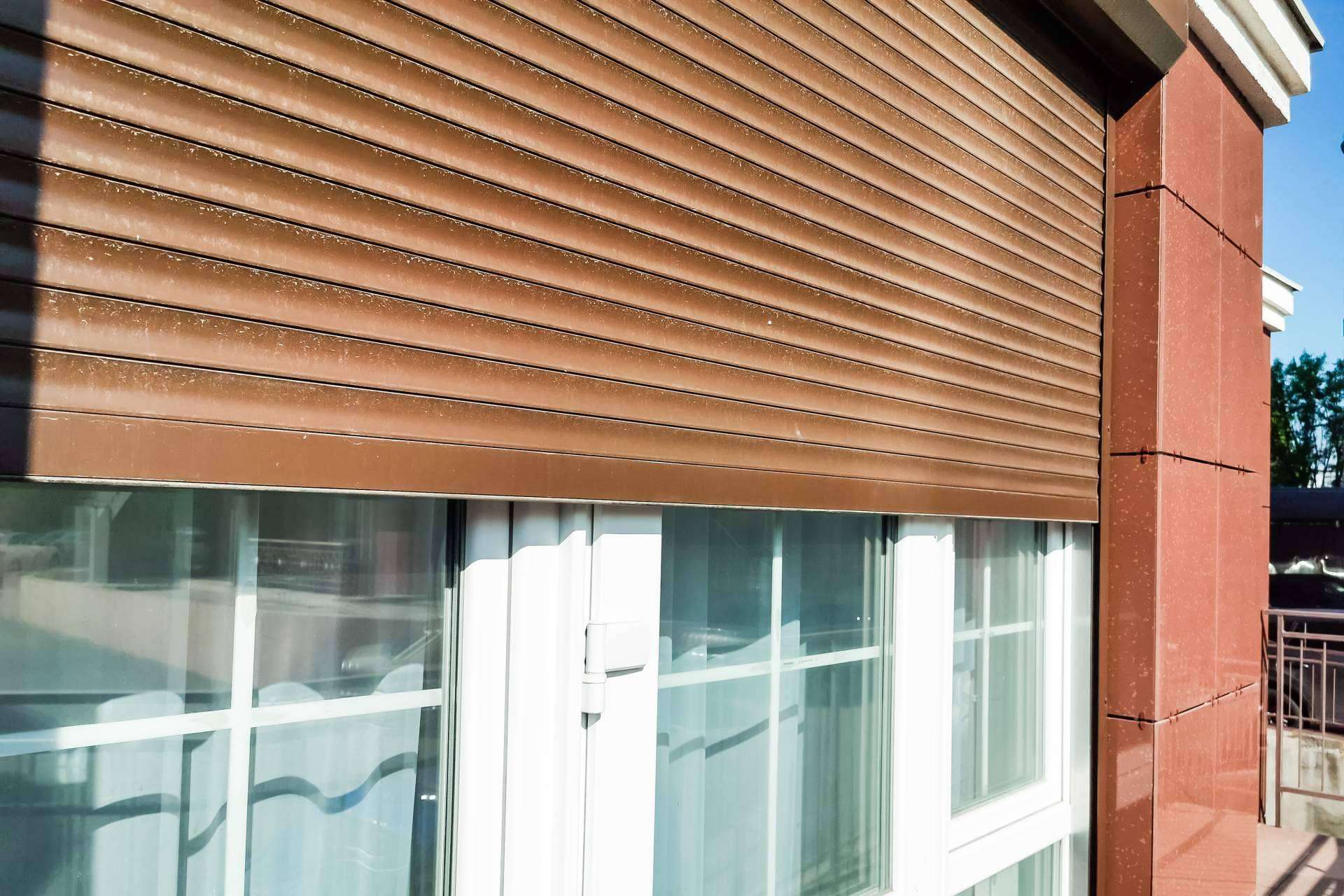 Ventanas Cora ofrece persianas exteriores para una mayor seguridad en el hogar