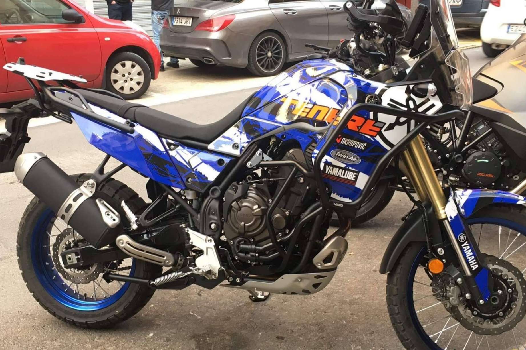 Personalizar las motos trail, KLE500, T7, Africa Twin con ADHESIVOSEMBARRADOS