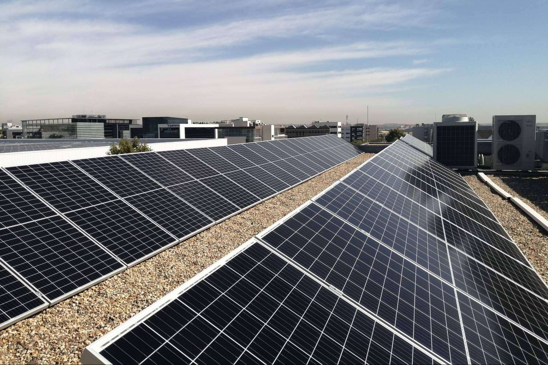 ¿Cómo conseguir eficiencia, ahorro y reducción de emisiones? Las instalaciones fotovoltaicas