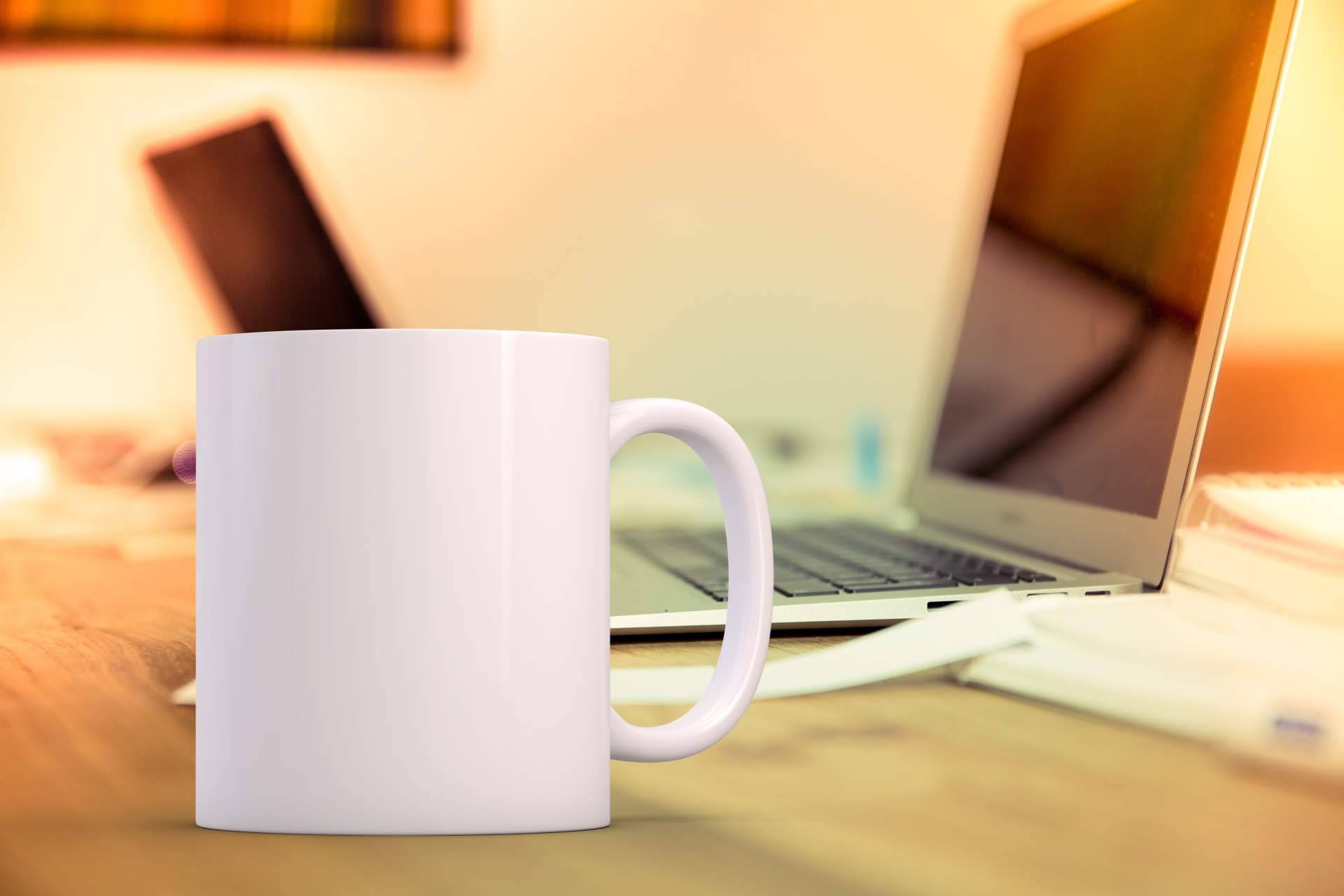 ProductosPersonalizados.es ofrece tazas y botellas personalizables