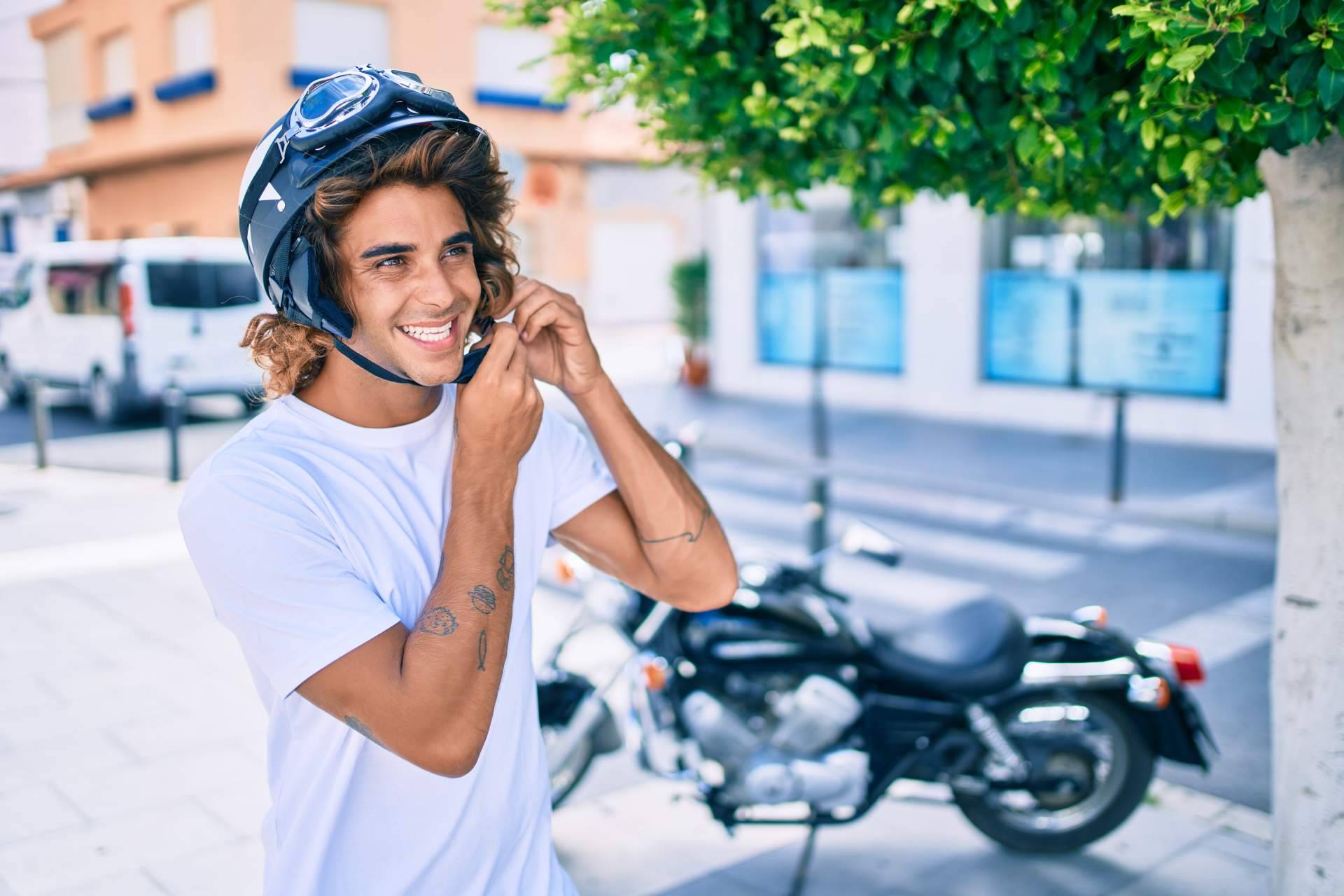 ¿Cómo obtener el carnet de moto de una forma sencilla y barata?, por Autoescuela 2000