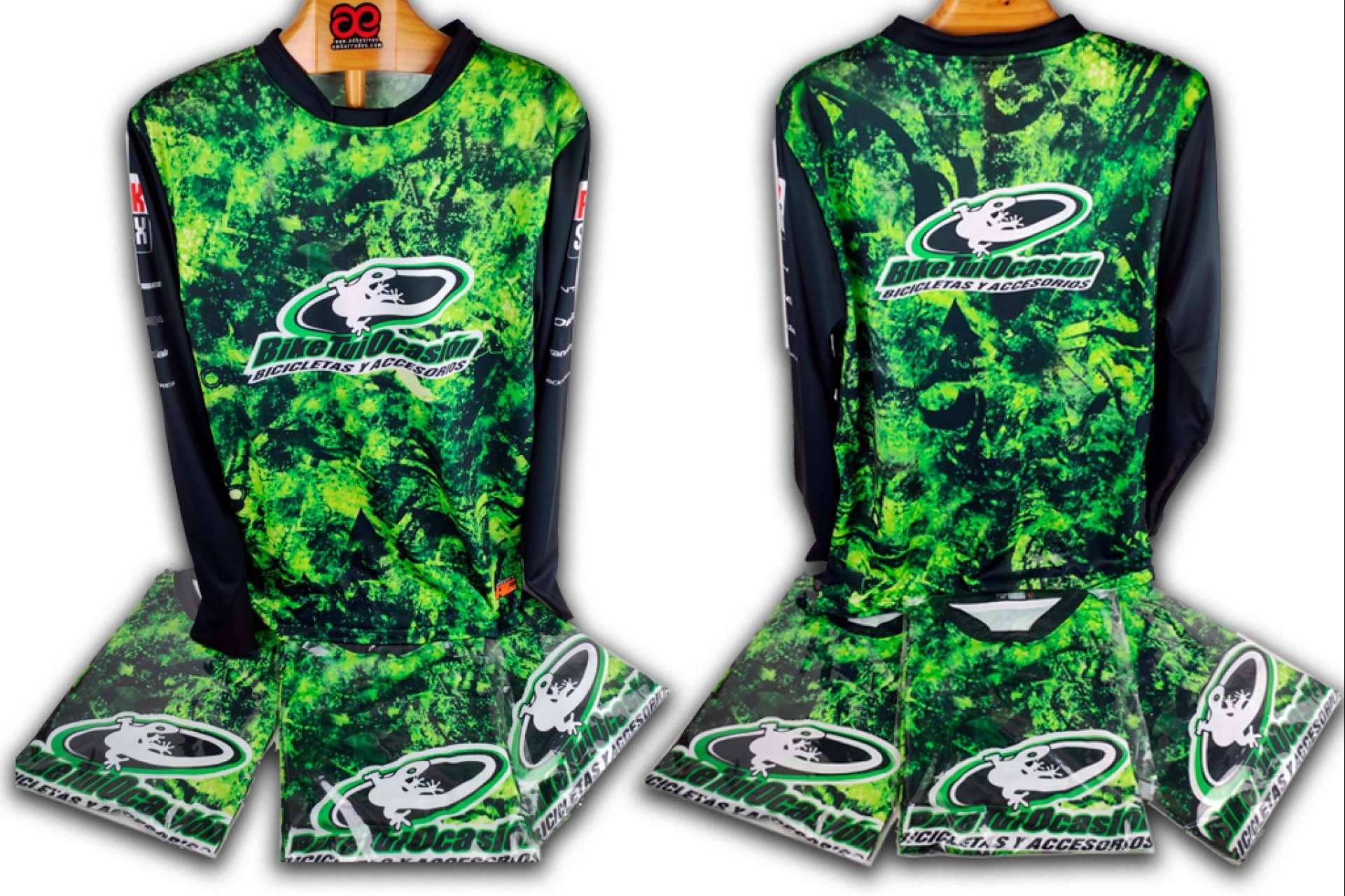 La firma especializada en elaborar la camiseta de motocross, ADHESIVOSEMBARRADOS