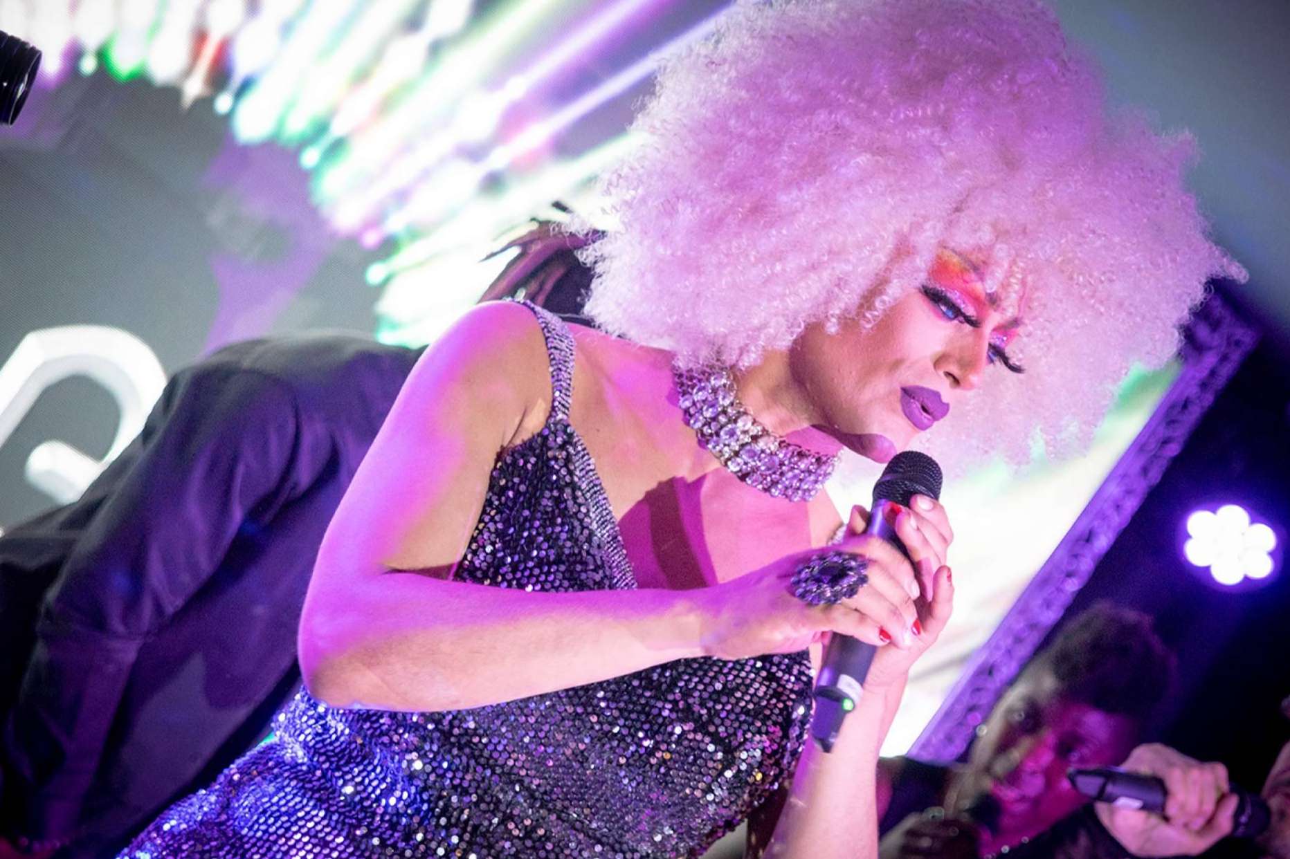ZAK Rendez Vous, un nuevo restaurante espectáculo en Sitges - Barcelona que sorprende con un gran show de cantantes en vivo