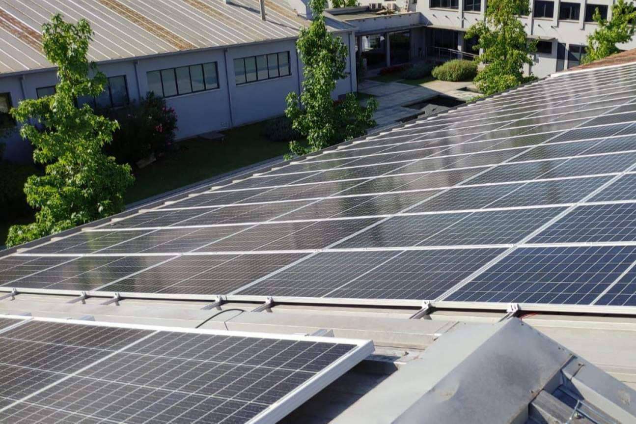 ¿Cómo las empresas se están beneficiando también de la energía solar? El autoconsumo industrial, por Sereco Energía