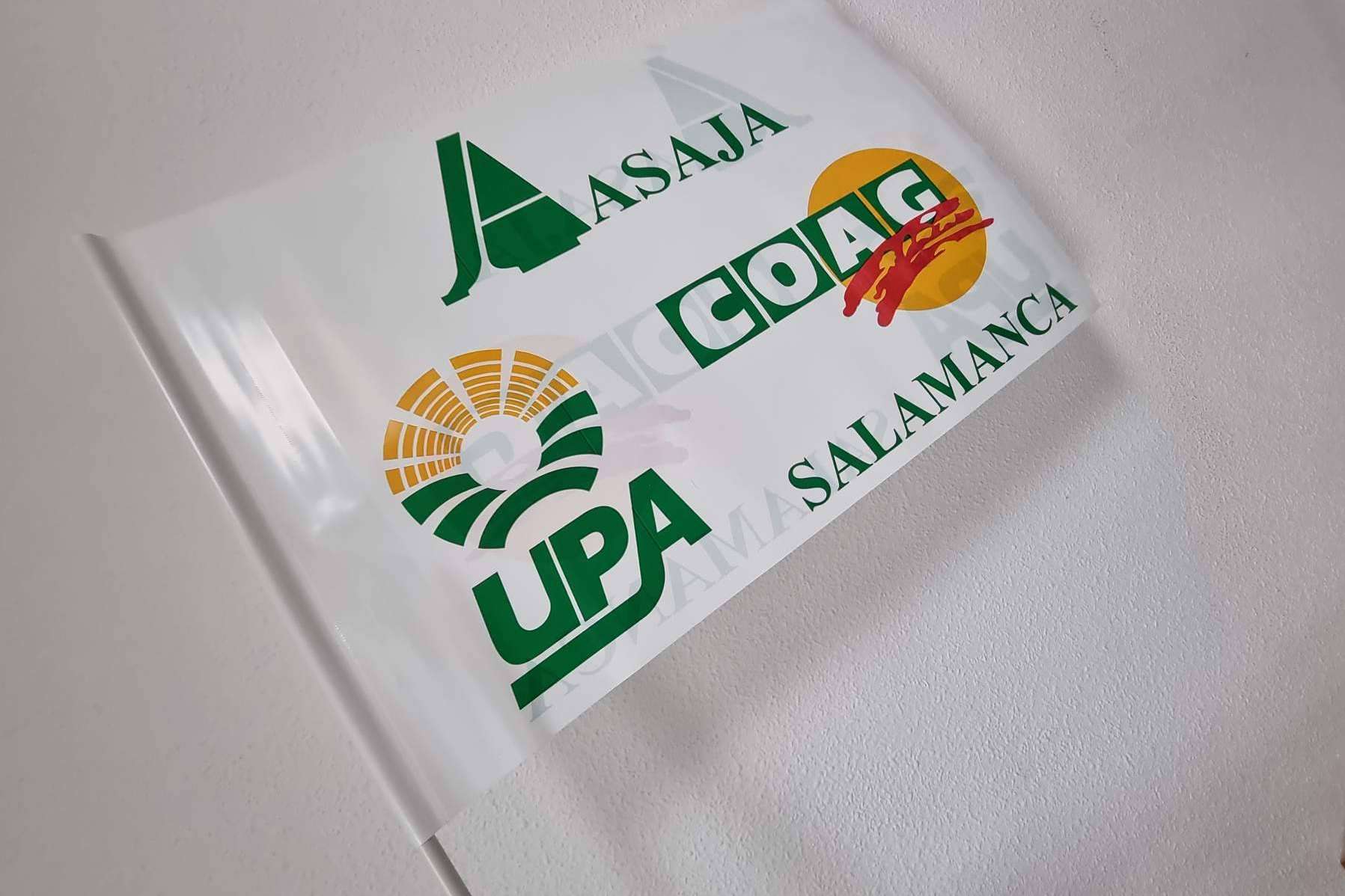 Publicidad ecológica con las banderas sostenibles y personalizadas de Oxydo