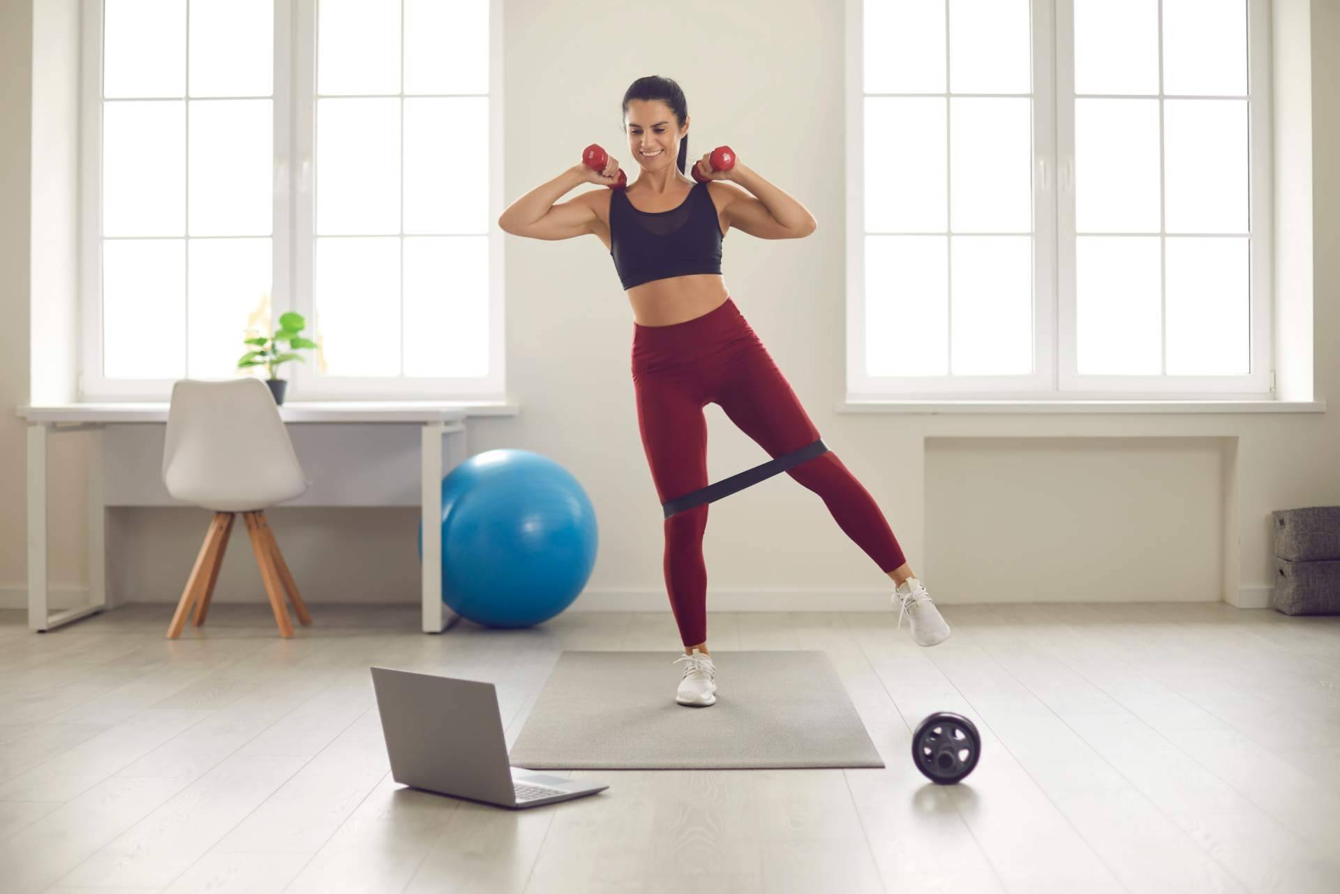 Entrenar online con el programa salud de Muévete Conmigo, enfocado a personas de 35 a 55 años