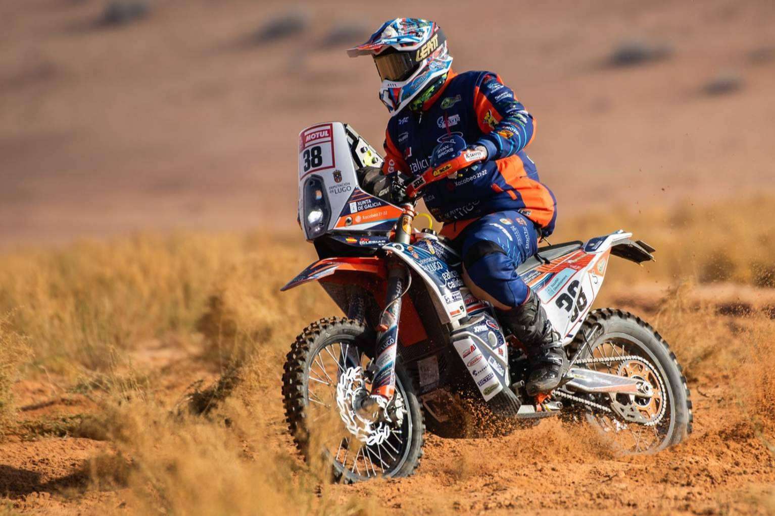 ADHESIVOSEMBARRADOS ofrece una equipación off road personalizada de calidad