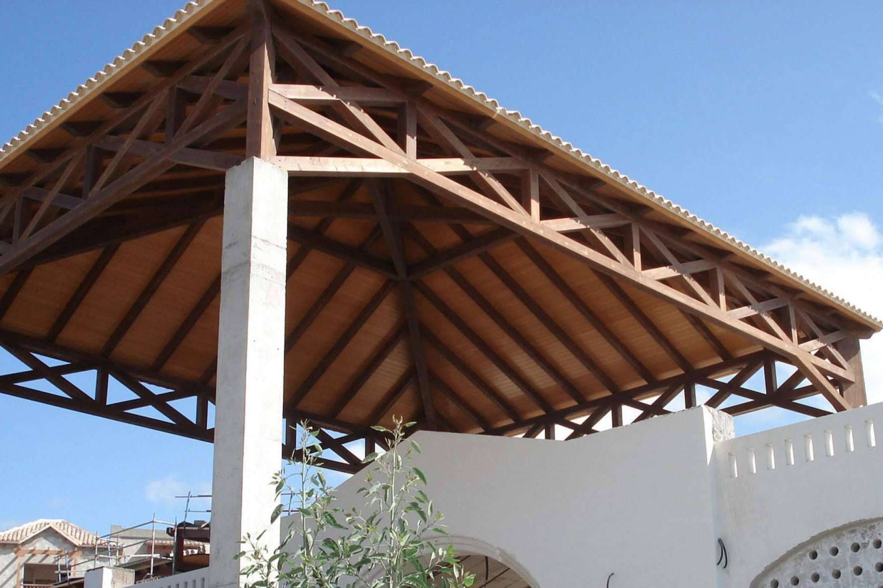 Caliplac y sus paneles sándwich para cubiertas en hostelería