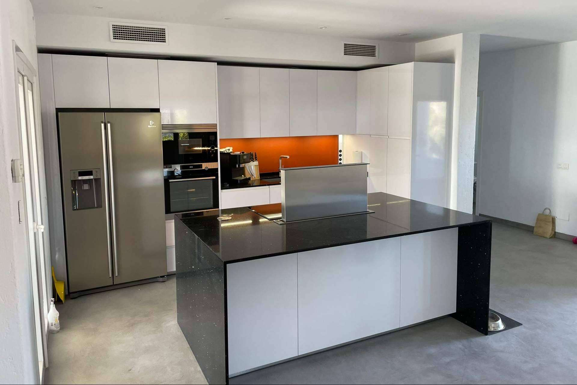 Buscando especialistas en cocinas de diseño moderno en Vélez-Málaga